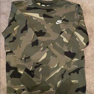 Men’s Nike crew neck